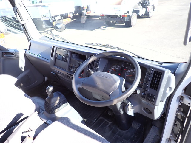 いすゞエルフ冷凍車（冷蔵車）小型（2t・3t）[写真31]