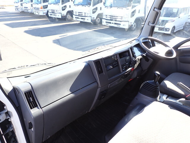 いすゞエルフ冷凍車（冷蔵車）小型（2t・3t）[写真34]