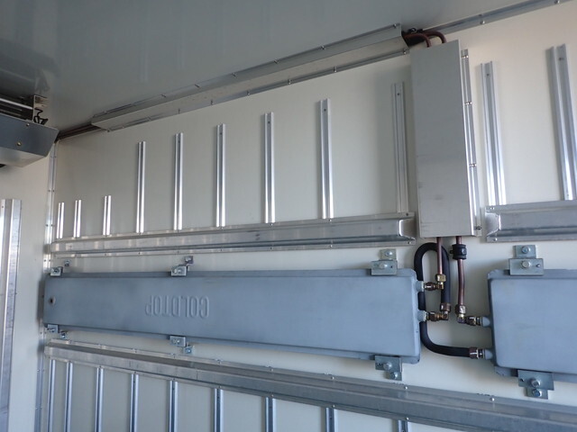 いすゞエルフ冷凍車（冷蔵車）小型（2t・3t）[写真09]