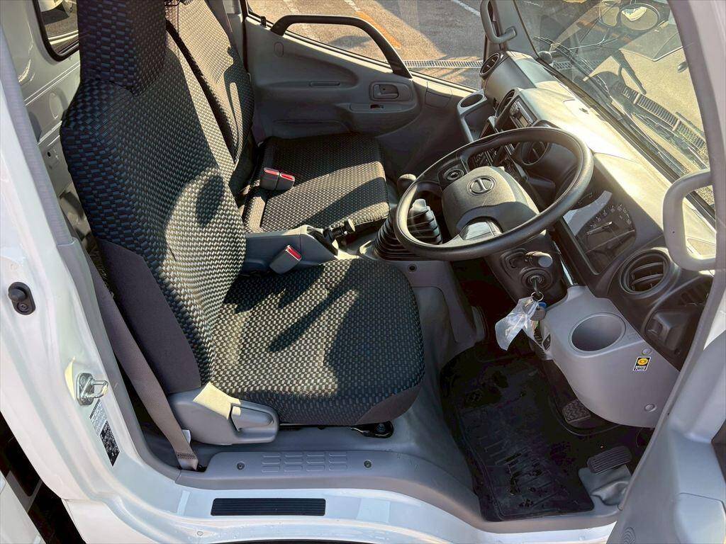 日野デュトロ平ボディ小型（2t・3t）[写真18]