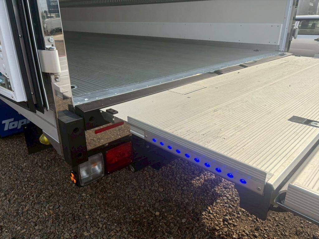 日野レンジャー冷凍車（冷蔵車）中型（4t）[写真12]