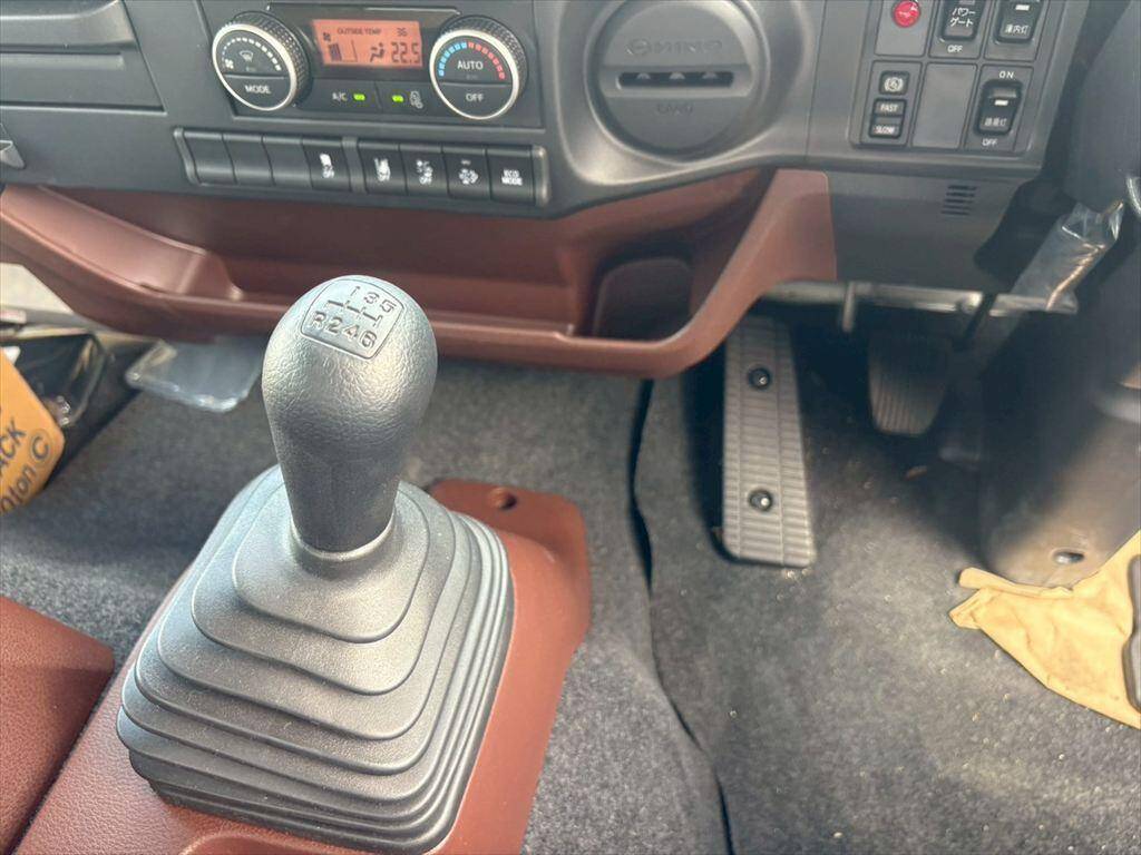 日野レンジャー冷凍車（冷蔵車）中型（4t）[写真22]