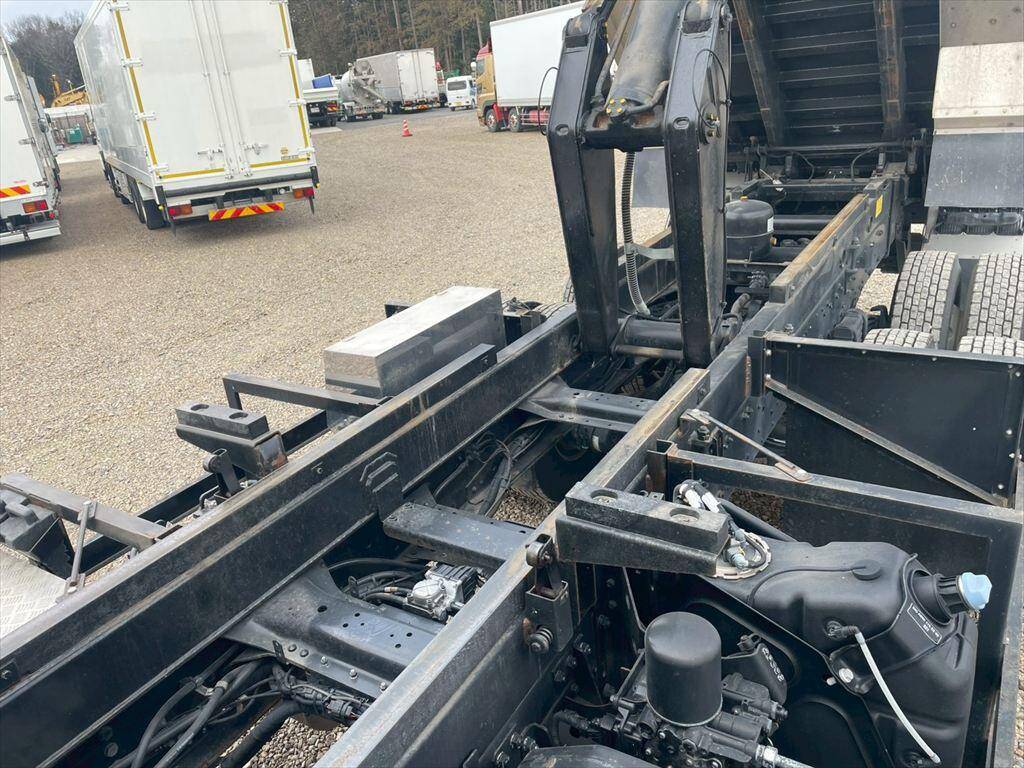 三菱ふそうスーパーグレート深ダンプ（土砂禁ダンプ）大型（10t）[写真13]