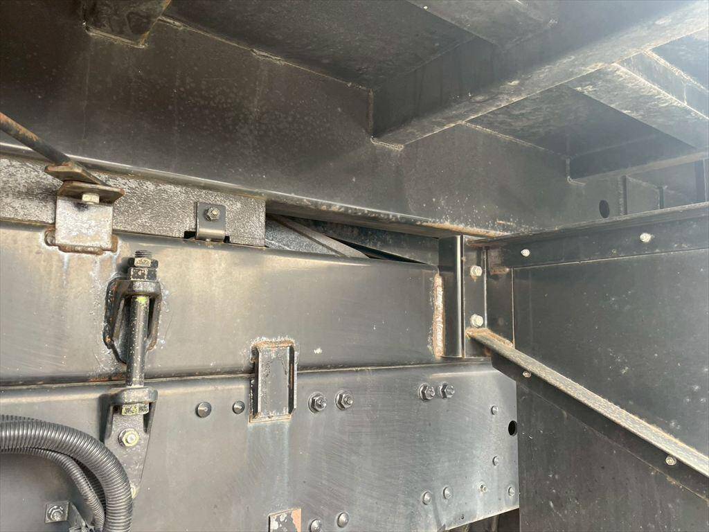 三菱ふそうスーパーグレート深ダンプ（土砂禁ダンプ）大型（10t）[写真15]