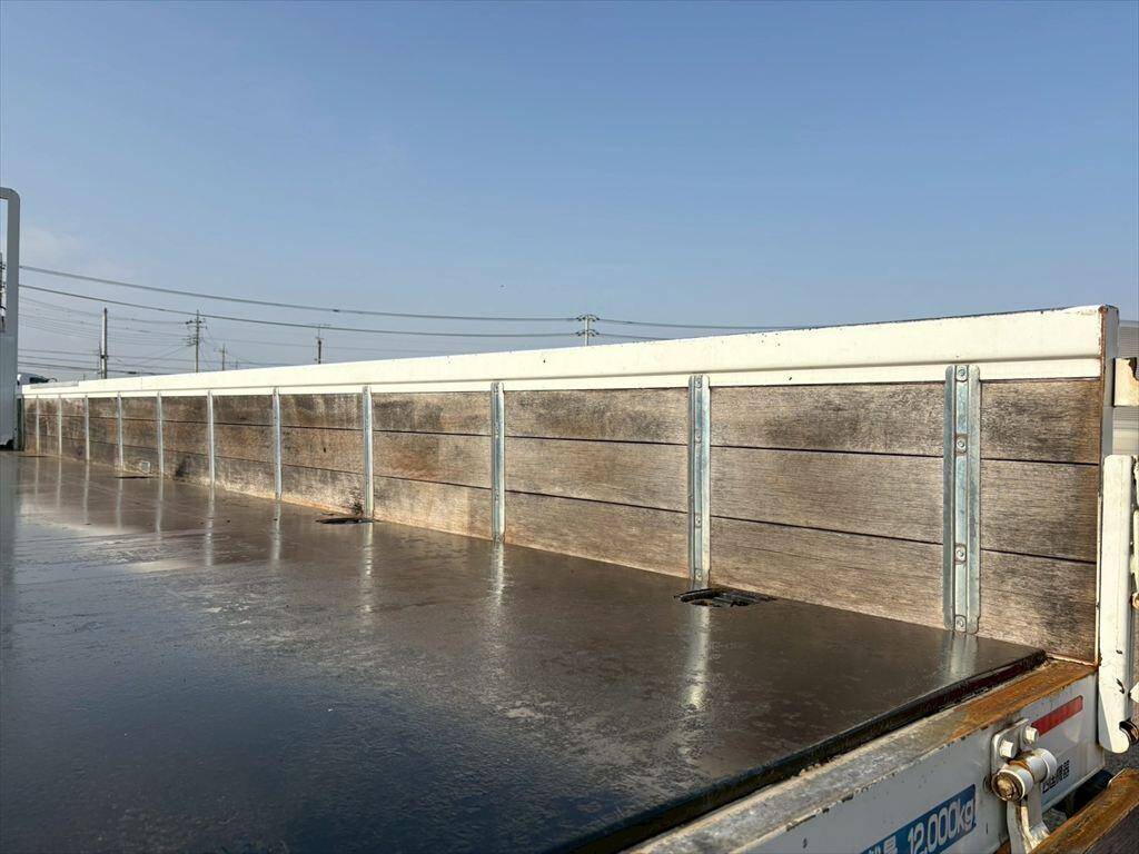 三菱ふそうファイター平ボディ増トン（6t・8t）[写真10]