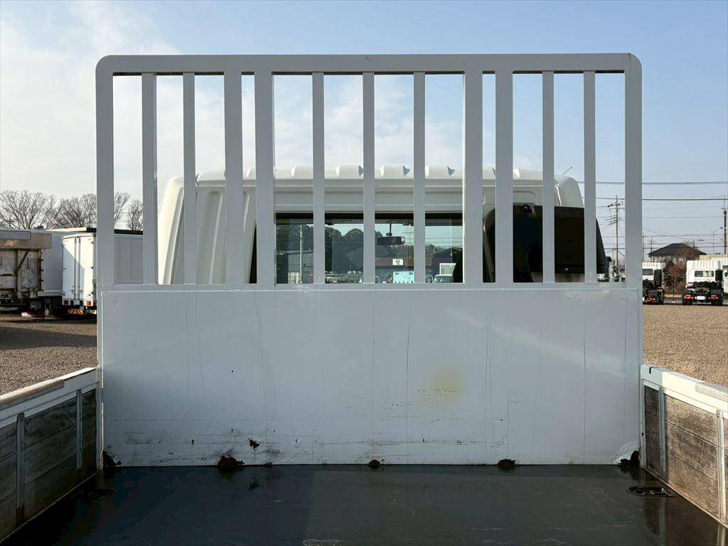 三菱ふそうファイター平ボディ増トン（6t・8t）[写真07]