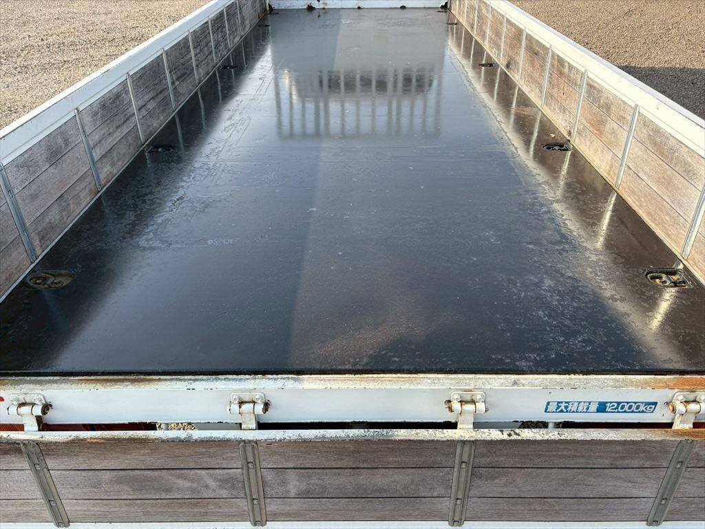 三菱ふそうファイター平ボディ増トン（6t・8t）[写真08]