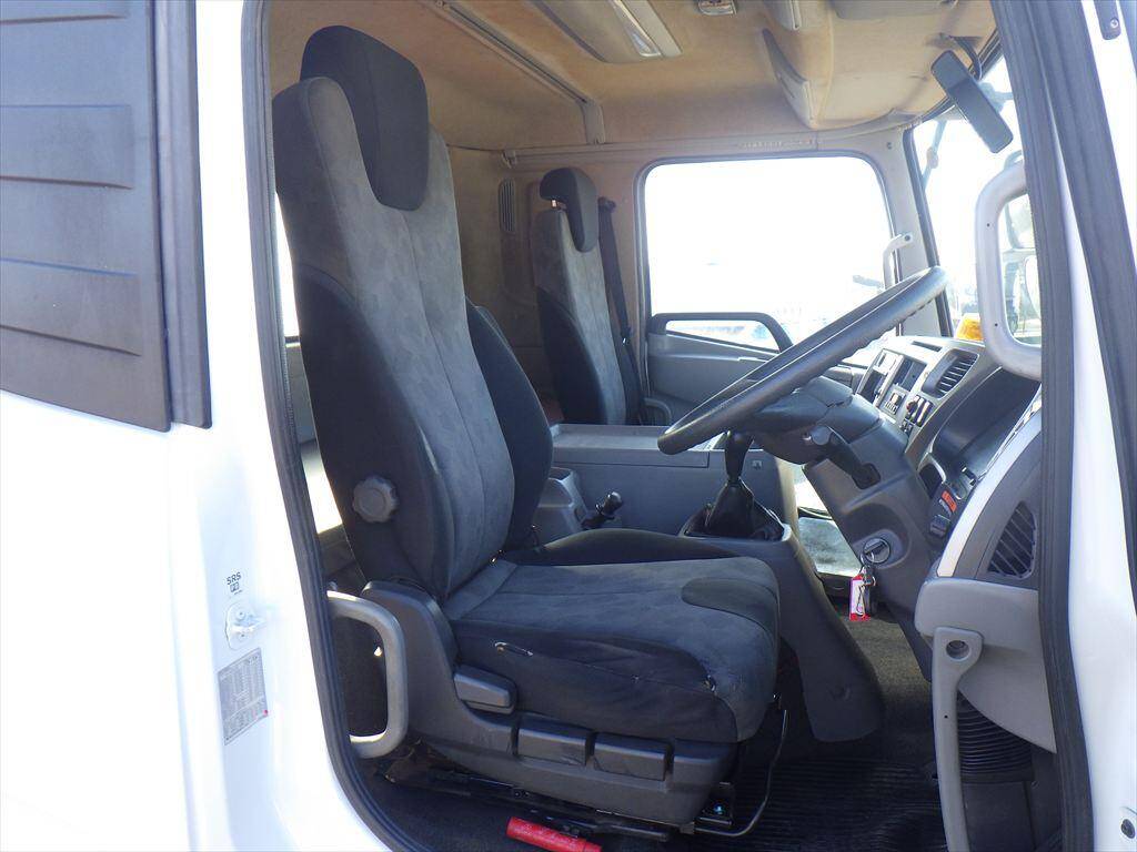 UDトラックスコンドルセルフクレーン4段増トン（6t・8t）[写真17]