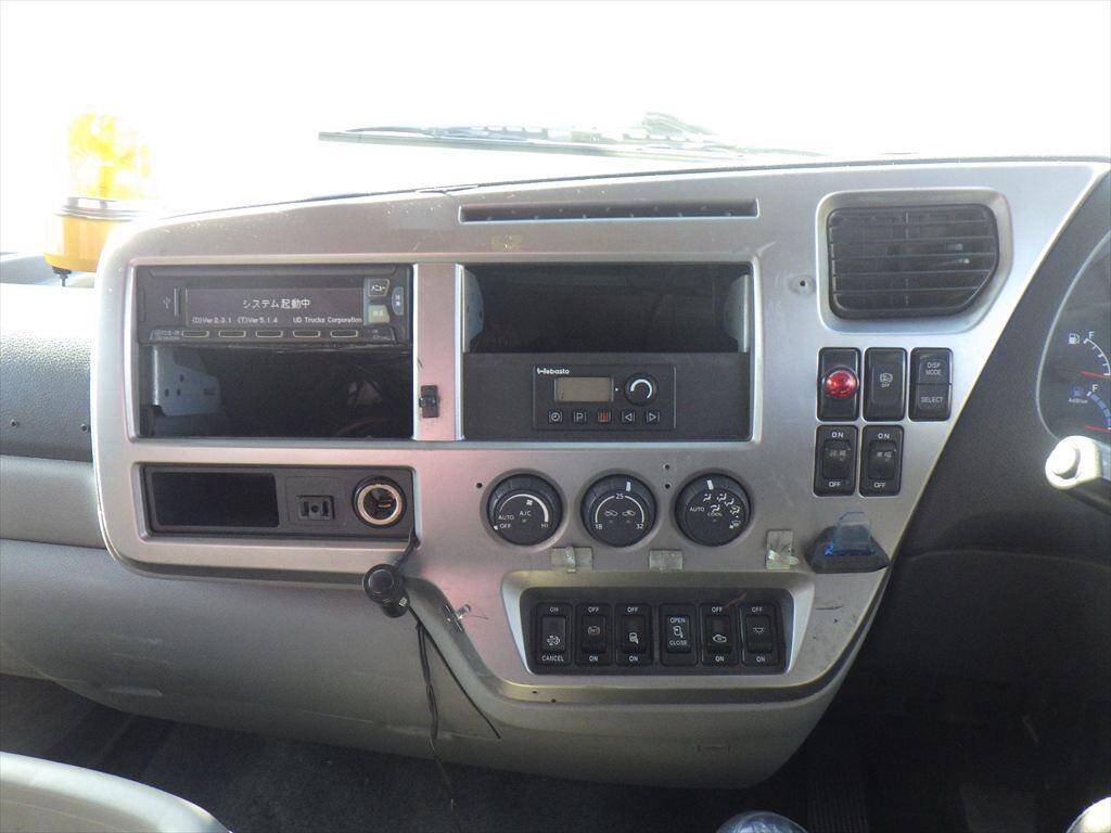 UDトラックスコンドルセルフクレーン4段増トン（6t・8t）[写真18]