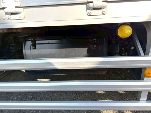 いすゞフォワードアルミウイング増トン（6t・8t）[写真14]