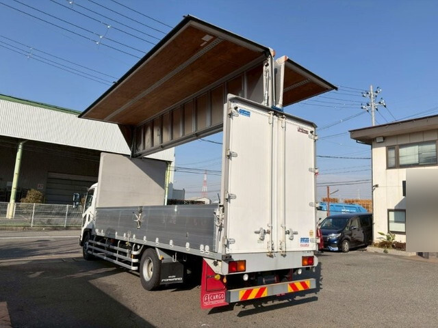 いすゞフォワードアルミウイング増トン（6t・8t）[写真02]