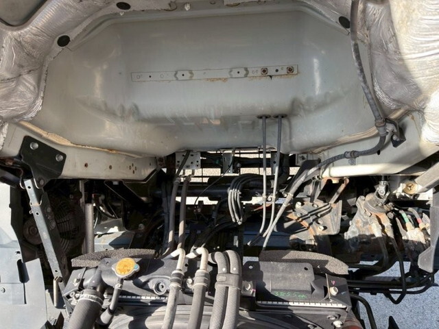 いすゞフォワードアルミウイング増トン（6t・8t）[写真21]