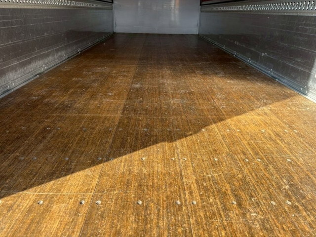 いすゞフォワードアルミウイング増トン（6t・8t）[写真06]