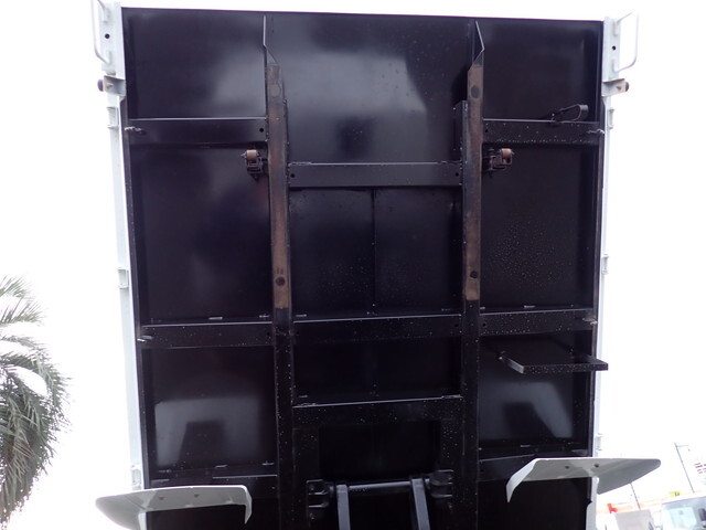 三菱ふそうキャンターダンプ小型（2t・3t）[写真10]