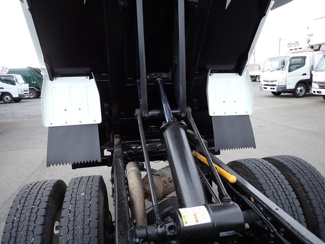 三菱ふそうキャンターダンプ小型（2t・3t）[写真09]