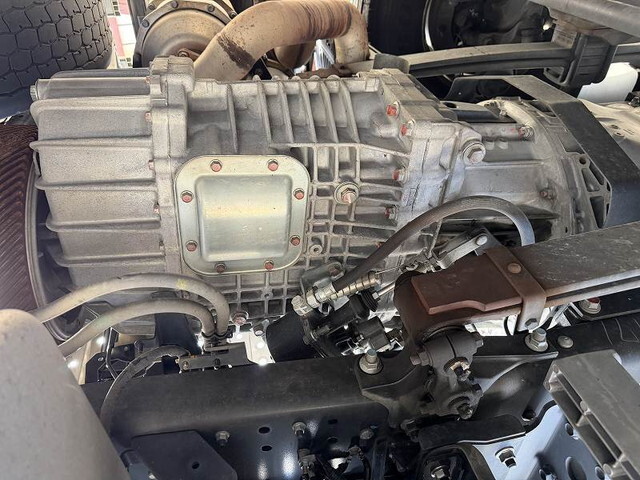 日野プロフィアトレーラーヘッド（トラクターヘッド）大型（10t）[写真12]