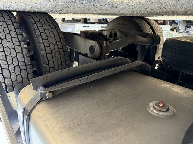 日野プロフィアトレーラーヘッド（トラクターヘッド）大型（10t）[写真15]