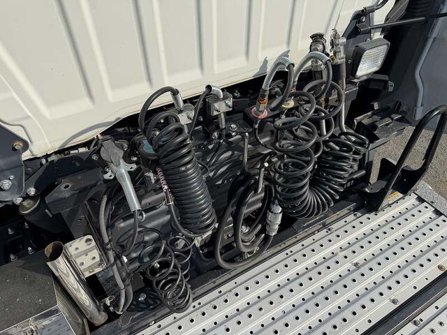 日野プロフィアトレーラーヘッド（トラクターヘッド）大型（10t）[写真26]