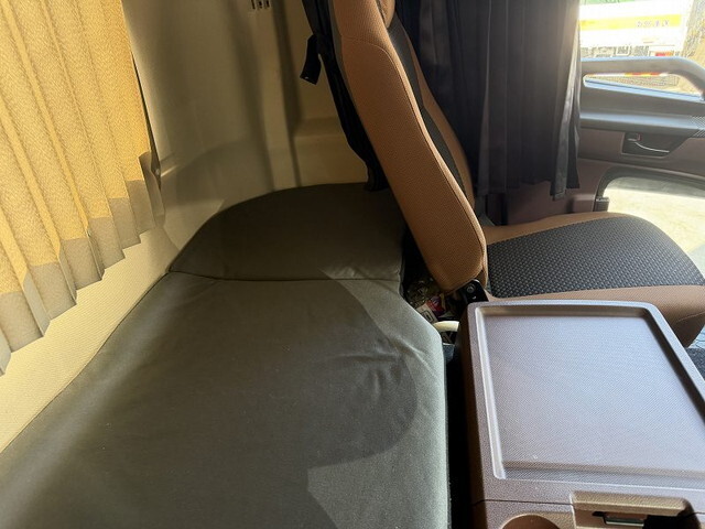 日野プロフィアトレーラーヘッド（トラクターヘッド）大型（10t）[写真34]