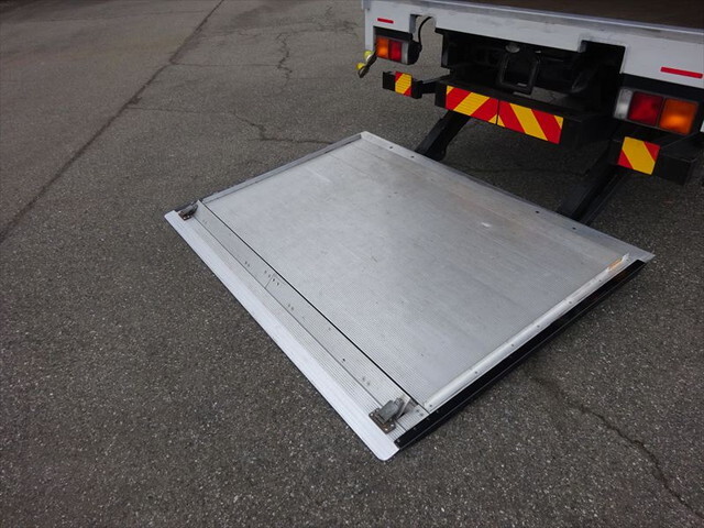 三菱ファイターアルミウイング中型（4t）[写真16]