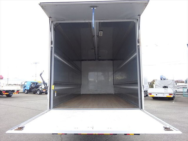 三菱ファイターアルミウイング中型（4t）[写真17]