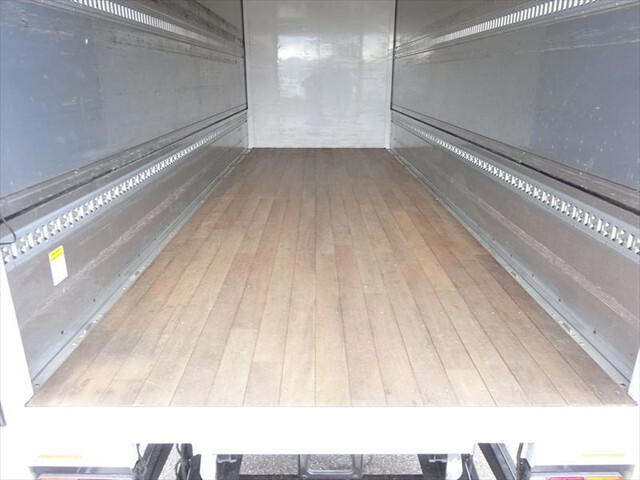 三菱ファイターアルミウイング中型（4t）[写真18]