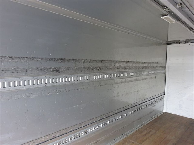 三菱ファイターアルミウイング中型（4t）[写真23]