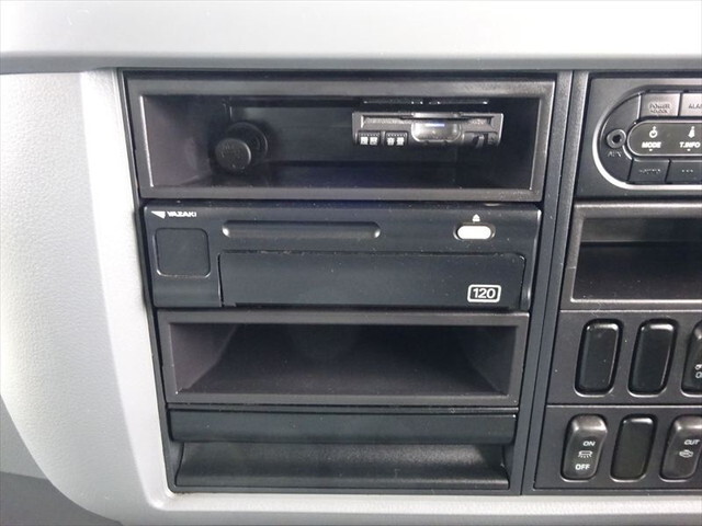 三菱ファイターアルミウイング中型（4t）[写真27]