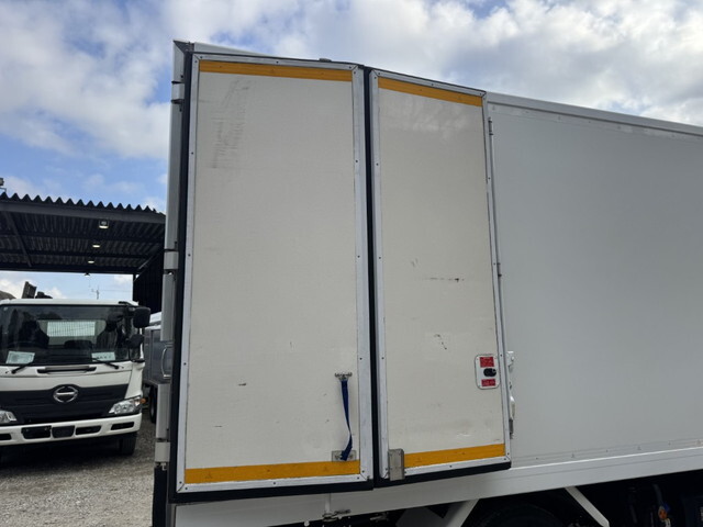 いすゞエルフ冷凍車（冷蔵車）小型（2t・3t）[写真19]