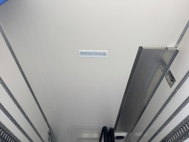 いすゞエルフ冷凍車（冷蔵車）小型（2t・3t）[写真22]