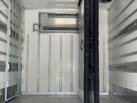 いすゞエルフ冷凍車（冷蔵車）小型（2t・3t）[写真24]