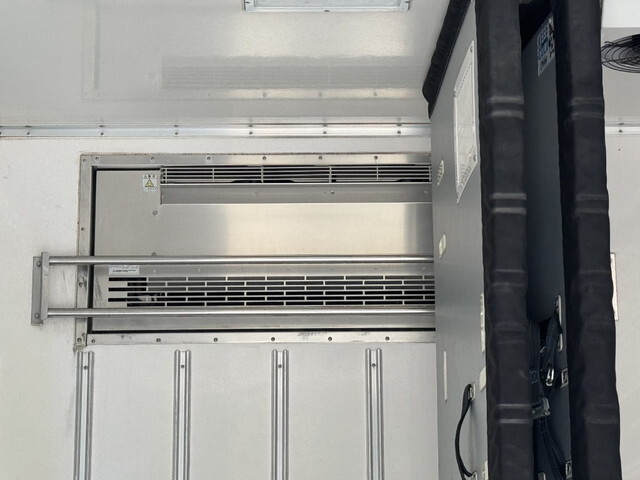 いすゞエルフ冷凍車（冷蔵車）小型（2t・3t）[写真24]