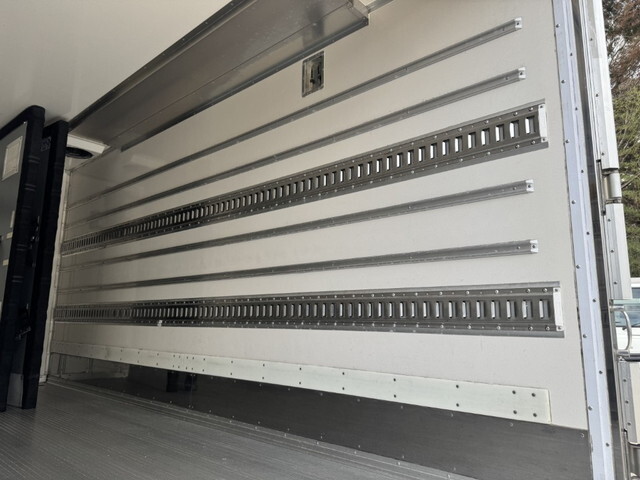 いすゞエルフ冷凍車（冷蔵車）小型（2t・3t）[写真25]