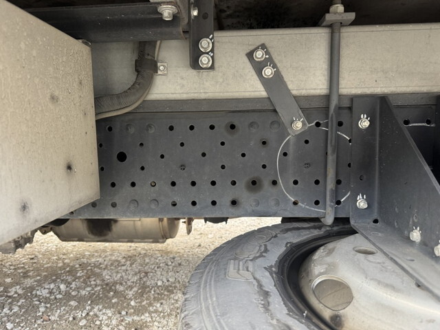 いすゞエルフ冷凍車（冷蔵車）小型（2t・3t）[写真32]