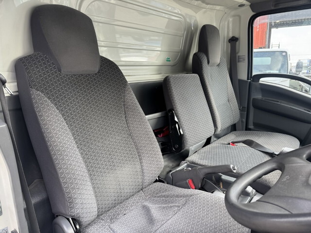 いすゞエルフ冷凍車（冷蔵車）小型（2t・3t）[写真05]