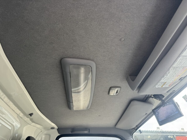 いすゞエルフ冷凍車（冷蔵車）小型（2t・3t）[写真06]