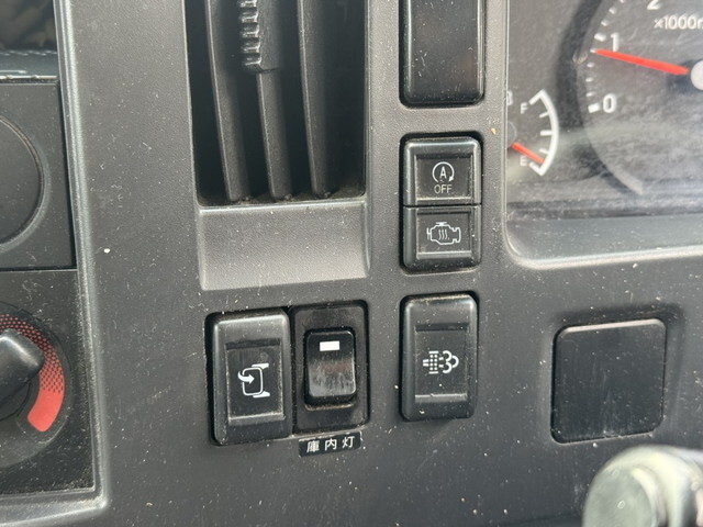 いすゞエルフ冷凍車（冷蔵車）小型（2t・3t）[写真09]