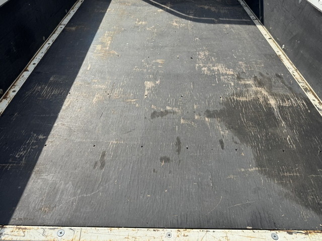 三菱ふそうキャンター平ボディ小型（2t・3t）[写真10]