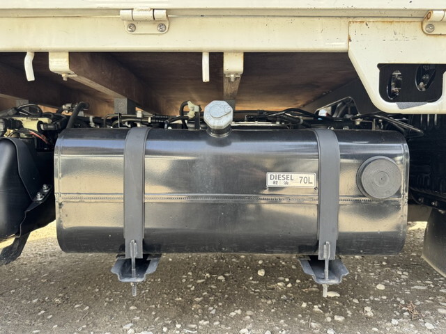 三菱ふそうキャンター平ボディ小型（2t・3t）[写真17]