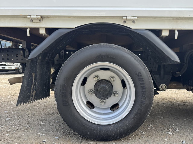 三菱ふそうキャンター平ボディ小型（2t・3t）[写真25]