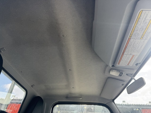 三菱ふそうキャンター平ボディ小型（2t・3t）[写真27]