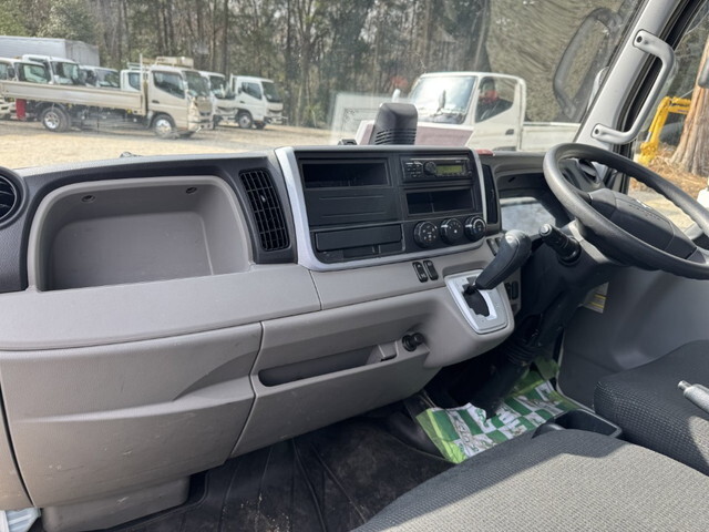 三菱ふそうキャンター平ボディ小型（2t・3t）[写真34]