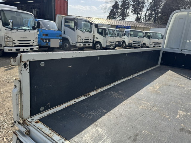 三菱ふそうキャンター平ボディ小型（2t・3t）[写真08]