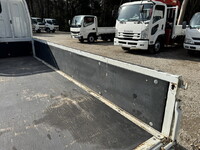 三菱ふそうキャンター平ボディ小型（2t・3t）[写真10]