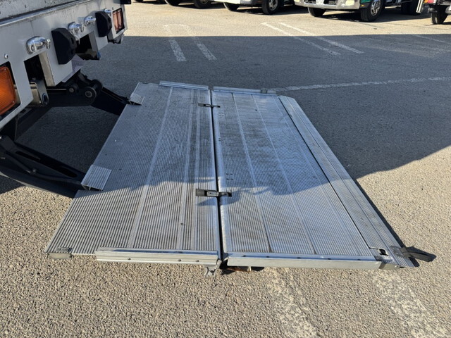 日野プロフィアアルミウイング大型（10t）[写真39]