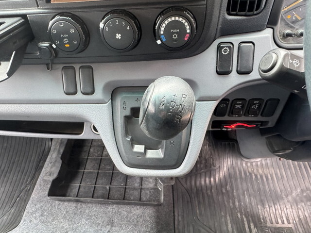 三菱ふそうキャンターアルミウイング小型（2t・3t）[写真10]