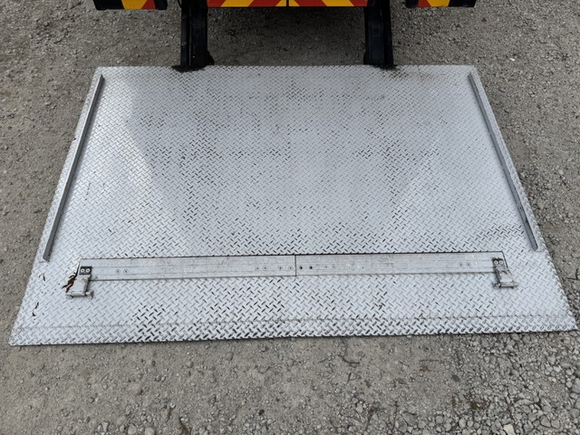 三菱ふそうキャンターアルミウイング小型（2t・3t）[写真18]