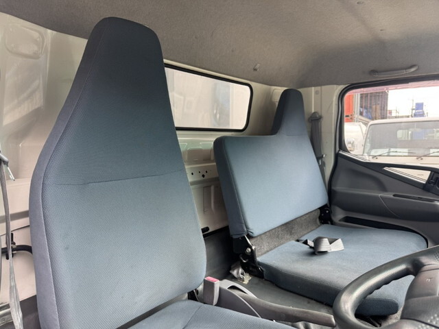 三菱ふそうキャンターアルミウイング小型（2t・3t）[写真05]