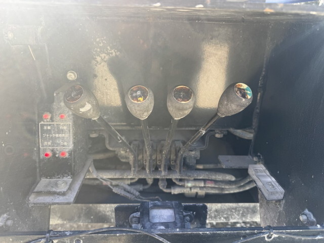 いすゞエルフ高所作業車小型（2t・3t）[写真18]