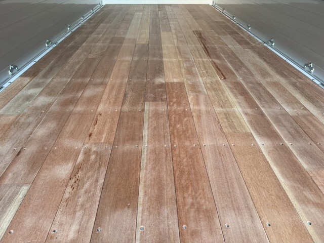 三菱ふそうキャンターアルミウイング小型（2t・3t）[写真16]